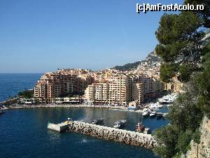 [P18] vedere panoramica asupra portului vazuta din gradinile Saint-Martins in Monaco-Ville » foto by mireille
 - 
<span class="allrVoted glyphicon glyphicon-heart hidden" id="av513933"></span>
<a class="m-l-10 hidden" id="sv513933" onclick="voting_Foto_DelVot(,513933,2586)" role="button">șterge vot <span class="glyphicon glyphicon-remove"></span></a>
<a id="v9513933" class=" c-red"  onclick="voting_Foto_SetVot(513933)" role="button"><span class="glyphicon glyphicon-heart-empty"></span> <b>LIKE</b> = Votează poza</a> <img class="hidden"  id="f513933W9" src="/imagini/loader.gif" border="0" /><span class="AjErrMes hidden" id="e513933ErM"></span>