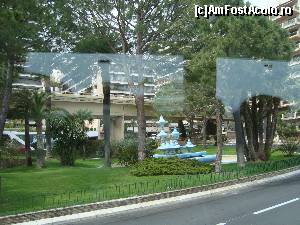 [P34] Vedere din autobuz, sarim coarda intre Monaco si Monte Carlo-sculptura albastra moderna » foto by mireille
 - 
<span class="allrVoted glyphicon glyphicon-heart hidden" id="av513961"></span>
<a class="m-l-10 hidden" id="sv513961" onclick="voting_Foto_DelVot(,513961,2586)" role="button">șterge vot <span class="glyphicon glyphicon-remove"></span></a>
<a id="v9513961" class=" c-red"  onclick="voting_Foto_SetVot(513961)" role="button"><span class="glyphicon glyphicon-heart-empty"></span> <b>LIKE</b> = Votează poza</a> <img class="hidden"  id="f513961W9" src="/imagini/loader.gif" border="0" /><span class="AjErrMes hidden" id="e513961ErM"></span>