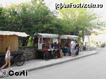 [P36] Tarabe cu obiecte de artizanat, în Arbanasi » foto by Costi
 - 
<span class="allrVoted glyphicon glyphicon-heart hidden" id="av263645"></span>
<a class="m-l-10 hidden" id="sv263645" onclick="voting_Foto_DelVot(,263645,2587)" role="button">șterge vot <span class="glyphicon glyphicon-remove"></span></a>
<a id="v9263645" class=" c-red"  onclick="voting_Foto_SetVot(263645)" role="button"><span class="glyphicon glyphicon-heart-empty"></span> <b>LIKE</b> = Votează poza</a> <img class="hidden"  id="f263645W9" src="/imagini/loader.gif" border="0" /><span class="AjErrMes hidden" id="e263645ErM"></span>