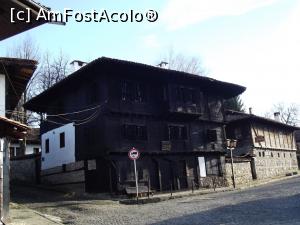 [P09] Elena: casa Popnikolov, astăzi muzeul de Paleontologie » foto by irinad
 - 
<span class="allrVoted glyphicon glyphicon-heart hidden" id="av937157"></span>
<a class="m-l-10 hidden" id="sv937157" onclick="voting_Foto_DelVot(,937157,2587)" role="button">șterge vot <span class="glyphicon glyphicon-remove"></span></a>
<a id="v9937157" class=" c-red"  onclick="voting_Foto_SetVot(937157)" role="button"><span class="glyphicon glyphicon-heart-empty"></span> <b>LIKE</b> = Votează poza</a> <img class="hidden"  id="f937157W9" src="/imagini/loader.gif" border="0" /><span class="AjErrMes hidden" id="e937157ErM"></span>