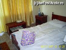 [P02] Mobilierul vechi, mozaic infect si naspa pe jos, covorasul de pe mozaic urat si ieftin bun de pus la intrare afara sa te stergi pe picioare, in nici un caz in camera unui hotel (camera este de 2*). » foto by crisbal
 - 
<span class="allrVoted glyphicon glyphicon-heart hidden" id="av325957"></span>
<a class="m-l-10 hidden" id="sv325957" onclick="voting_Foto_DelVot(,325957,2611)" role="button">șterge vot <span class="glyphicon glyphicon-remove"></span></a>
<a id="v9325957" class=" c-red"  onclick="voting_Foto_SetVot(325957)" role="button"><span class="glyphicon glyphicon-heart-empty"></span> <b>LIKE</b> = Votează poza</a> <img class="hidden"  id="f325957W9" src="/imagini/loader.gif" border="0" /><span class="AjErrMes hidden" id="e325957ErM"></span>