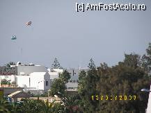 [P01] Departe, peste hoteluri se vedeau paraşutele tractate, frumos colorate şi care spărgeau monotonia albastră a cerului tunisian. » foto by bose
 - 
<span class="allrVoted glyphicon glyphicon-heart hidden" id="av215705"></span>
<a class="m-l-10 hidden" id="sv215705" onclick="voting_Foto_DelVot(,215705,2617)" role="button">șterge vot <span class="glyphicon glyphicon-remove"></span></a>
<a id="v9215705" class=" c-red"  onclick="voting_Foto_SetVot(215705)" role="button"><span class="glyphicon glyphicon-heart-empty"></span> <b>LIKE</b> = Votează poza</a> <img class="hidden"  id="f215705W9" src="/imagini/loader.gif" border="0" /><span class="AjErrMes hidden" id="e215705ErM"></span>