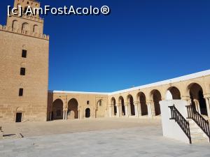 [P13] Poza facuta in curtea moscheii din sec. 7. Se poate vedea minaretul, dar și cele câteva trepte pe care se urca muezinul pentru a citi cadranul solar.  » foto by Sakiz*
 - 
<span class="allrVoted glyphicon glyphicon-heart hidden" id="av933914"></span>
<a class="m-l-10 hidden" id="sv933914" onclick="voting_Foto_DelVot(,933914,2617)" role="button">șterge vot <span class="glyphicon glyphicon-remove"></span></a>
<a id="v9933914" class=" c-red"  onclick="voting_Foto_SetVot(933914)" role="button"><span class="glyphicon glyphicon-heart-empty"></span> <b>LIKE</b> = Votează poza</a> <img class="hidden"  id="f933914W9" src="/imagini/loader.gif" border="0" /><span class="AjErrMes hidden" id="e933914ErM"></span>