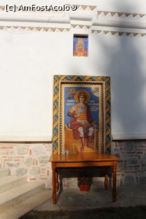[P19] Mânăstirea Robaia, Sfântul Gheorghe lângă intrarea în biserică » foto by mprofeanu
 - 
<span class="allrVoted glyphicon glyphicon-heart hidden" id="av808297"></span>
<a class="m-l-10 hidden" id="sv808297" onclick="voting_Foto_DelVot(,808297,2618)" role="button">șterge vot <span class="glyphicon glyphicon-remove"></span></a>
<a id="v9808297" class=" c-red"  onclick="voting_Foto_SetVot(808297)" role="button"><span class="glyphicon glyphicon-heart-empty"></span> <b>LIKE</b> = Votează poza</a> <img class="hidden"  id="f808297W9" src="/imagini/loader.gif" border="0" /><span class="AjErrMes hidden" id="e808297ErM"></span>
