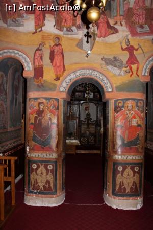 [P22] Mânăstirea Robaia, picturi în pronaos » foto by mprofeanu
 - 
<span class="allrVoted glyphicon glyphicon-heart hidden" id="av808300"></span>
<a class="m-l-10 hidden" id="sv808300" onclick="voting_Foto_DelVot(,808300,2618)" role="button">șterge vot <span class="glyphicon glyphicon-remove"></span></a>
<a id="v9808300" class=" c-red"  onclick="voting_Foto_SetVot(808300)" role="button"><span class="glyphicon glyphicon-heart-empty"></span> <b>LIKE</b> = Votează poza</a> <img class="hidden"  id="f808300W9" src="/imagini/loader.gif" border="0" /><span class="AjErrMes hidden" id="e808300ErM"></span>