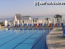 [P16] o alta sectiune a piscinei, partea catre plaja. De fapt, pana la plaja mai era un spatiu cu iarba, unde erau alte cateva randuri de sezlonguri & umbrele.  » foto by tm67bru
 - 
<span class="allrVoted glyphicon glyphicon-heart hidden" id="av8584"></span>
<a class="m-l-10 hidden" id="sv8584" onclick="voting_Foto_DelVot(,8584,2630)" role="button">șterge vot <span class="glyphicon glyphicon-remove"></span></a>
<a id="v98584" class=" c-red"  onclick="voting_Foto_SetVot(8584)" role="button"><span class="glyphicon glyphicon-heart-empty"></span> <b>LIKE</b> = Votează poza</a> <img class="hidden"  id="f8584W9" src="/imagini/loader.gif" border="0" /><span class="AjErrMes hidden" id="e8584ErM"></span>