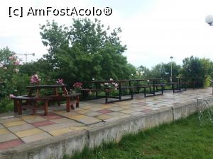 [P11] Zona cu mese si banci de lemn de langa piscina.  » foto by vulpe mihaela
 - 
<span class="allrVoted glyphicon glyphicon-heart hidden" id="av868914"></span>
<a class="m-l-10 hidden" id="sv868914" onclick="voting_Foto_DelVot(,868914,2646)" role="button">șterge vot <span class="glyphicon glyphicon-remove"></span></a>
<a id="v9868914" class=" c-red"  onclick="voting_Foto_SetVot(868914)" role="button"><span class="glyphicon glyphicon-heart-empty"></span> <b>LIKE</b> = Votează poza</a> <img class="hidden"  id="f868914W9" src="/imagini/loader.gif" border="0" /><span class="AjErrMes hidden" id="e868914ErM"></span>