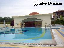 [P29] in cladirea ce se vede dupa piscina este piscina interioara » foto by hlli
 - 
<span class="allrVoted glyphicon glyphicon-heart hidden" id="av321485"></span>
<a class="m-l-10 hidden" id="sv321485" onclick="voting_Foto_DelVot(,321485,2659)" role="button">șterge vot <span class="glyphicon glyphicon-remove"></span></a>
<a id="v9321485" class=" c-red"  onclick="voting_Foto_SetVot(321485)" role="button"><span class="glyphicon glyphicon-heart-empty"></span> <b>LIKE</b> = Votează poza</a> <img class="hidden"  id="f321485W9" src="/imagini/loader.gif" border="0" /><span class="AjErrMes hidden" id="e321485ErM"></span>