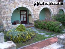 [P45] asa aratau terasele de la parterul camerelor din grupul de cladiri de langa malul marii » foto by hlli
 - 
<span class="allrVoted glyphicon glyphicon-heart hidden" id="av321501"></span>
<a class="m-l-10 hidden" id="sv321501" onclick="voting_Foto_DelVot(,321501,2659)" role="button">șterge vot <span class="glyphicon glyphicon-remove"></span></a>
<a id="v9321501" class=" c-red"  onclick="voting_Foto_SetVot(321501)" role="button"><span class="glyphicon glyphicon-heart-empty"></span> <b>LIKE</b> = Votează poza</a> <img class="hidden"  id="f321501W9" src="/imagini/loader.gif" border="0" /><span class="AjErrMes hidden" id="e321501ErM"></span>