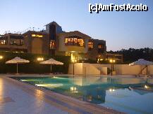 [P19] restaurantul si piscina de relaxare, seara » foto by joecris
 - 
<span class="allrVoted glyphicon glyphicon-heart hidden" id="av245080"></span>
<a class="m-l-10 hidden" id="sv245080" onclick="voting_Foto_DelVot(,245080,2659)" role="button">șterge vot <span class="glyphicon glyphicon-remove"></span></a>
<a id="v9245080" class=" c-red"  onclick="voting_Foto_SetVot(245080)" role="button"><span class="glyphicon glyphicon-heart-empty"></span> <b>LIKE</b> = Votează poza</a> <img class="hidden"  id="f245080W9" src="/imagini/loader.gif" border="0" /><span class="AjErrMes hidden" id="e245080ErM"></span>