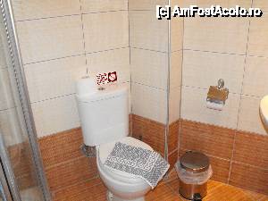 [P06] Toaleta, si cabina de dus.  » foto by bullet123
 - 
<span class="allrVoted glyphicon glyphicon-heart hidden" id="av446009"></span>
<a class="m-l-10 hidden" id="sv446009" onclick="voting_Foto_DelVot(,446009,2667)" role="button">șterge vot <span class="glyphicon glyphicon-remove"></span></a>
<a id="v9446009" class=" c-red"  onclick="voting_Foto_SetVot(446009)" role="button"><span class="glyphicon glyphicon-heart-empty"></span> <b>LIKE</b> = Votează poza</a> <img class="hidden"  id="f446009W9" src="/imagini/loader.gif" border="0" /><span class="AjErrMes hidden" id="e446009ErM"></span>