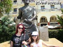 [P09] Impreuna  cu nepotica la Statuia lui Aristotel, din Salonic » foto by doina13
 - 
<span class="allrVoted glyphicon glyphicon-heart hidden" id="av73972"></span>
<a class="m-l-10 hidden" id="sv73972" onclick="voting_Foto_DelVot(,73972,2667)" role="button">șterge vot <span class="glyphicon glyphicon-remove"></span></a>
<a id="v973972" class=" c-red"  onclick="voting_Foto_SetVot(73972)" role="button"><span class="glyphicon glyphicon-heart-empty"></span> <b>LIKE</b> = Votează poza</a> <img class="hidden"  id="f73972W9" src="/imagini/loader.gif" border="0" /><span class="AjErrMes hidden" id="e73972ErM"></span>