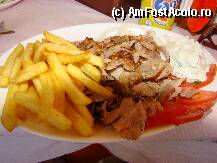 [P10] apetisanta portie de Cyros..cu carne de porc >:P 
Arata foarte bine si nici nu e prea scumpa (4 euro), mai ales tzatziki a fost f bun :D » foto by Dilek*
 - 
<span class="allrVoted glyphicon glyphicon-heart hidden" id="av72828"></span>
<a class="m-l-10 hidden" id="sv72828" onclick="voting_Foto_DelVot(,72828,2667)" role="button">șterge vot <span class="glyphicon glyphicon-remove"></span></a>
<a id="v972828" class=" c-red"  onclick="voting_Foto_SetVot(72828)" role="button"><span class="glyphicon glyphicon-heart-empty"></span> <b>LIKE</b> = Votează poza</a> <img class="hidden"  id="f72828W9" src="/imagini/loader.gif" border="0" /><span class="AjErrMes hidden" id="e72828ErM"></span>