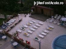 [P07] Vederea de la restaurant aratand catre cabanuta unde se organizau spectacolele animatorilor, jos fiind mese si scaune pentru bar-ul care nu se vede. » foto by PCiprian
 - 
<span class="allrVoted glyphicon glyphicon-heart hidden" id="av95782"></span>
<a class="m-l-10 hidden" id="sv95782" onclick="voting_Foto_DelVot(,95782,2682)" role="button">șterge vot <span class="glyphicon glyphicon-remove"></span></a>
<a id="v995782" class=" c-red"  onclick="voting_Foto_SetVot(95782)" role="button"><span class="glyphicon glyphicon-heart-empty"></span> <b>LIKE</b> = Votează poza</a> <img class="hidden"  id="f95782W9" src="/imagini/loader.gif" border="0" /><span class="AjErrMes hidden" id="e95782ErM"></span>