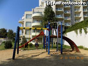 [P11] un mic loc de joaca langa hotel.  » foto by sandelki
 - 
<span class="allrVoted glyphicon glyphicon-heart hidden" id="av634176"></span>
<a class="m-l-10 hidden" id="sv634176" onclick="voting_Foto_DelVot(,634176,2682)" role="button">șterge vot <span class="glyphicon glyphicon-remove"></span></a>
<a id="v9634176" class=" c-red"  onclick="voting_Foto_SetVot(634176)" role="button"><span class="glyphicon glyphicon-heart-empty"></span> <b>LIKE</b> = Votează poza</a> <img class="hidden"  id="f634176W9" src="/imagini/loader.gif" border="0" /><span class="AjErrMes hidden" id="e634176ErM"></span>