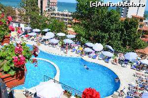 [P06] Sunt 3 piscine exterioare: o mini-piscina pentru cei mai mici, un 'ochi' de 1.20m pentru copii si o piscina mai lata de 1.60-1.90m pentru adulti.  » foto by benea
 - 
<span class="allrVoted glyphicon glyphicon-heart hidden" id="av628076"></span>
<a class="m-l-10 hidden" id="sv628076" onclick="voting_Foto_DelVot(,628076,2682)" role="button">șterge vot <span class="glyphicon glyphicon-remove"></span></a>
<a id="v9628076" class=" c-red"  onclick="voting_Foto_SetVot(628076)" role="button"><span class="glyphicon glyphicon-heart-empty"></span> <b>LIKE</b> = Votează poza</a> <img class="hidden"  id="f628076W9" src="/imagini/loader.gif" border="0" /><span class="AjErrMes hidden" id="e628076ErM"></span>