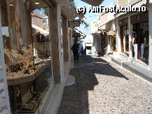 [P17] aleea de shoping in Fira » foto by danoradea
 - 
<span class="allrVoted glyphicon glyphicon-heart hidden" id="av25898"></span>
<a class="m-l-10 hidden" id="sv25898" onclick="voting_Foto_DelVot(,25898,2685)" role="button">șterge vot <span class="glyphicon glyphicon-remove"></span></a>
<a id="v925898" class=" c-red"  onclick="voting_Foto_SetVot(25898)" role="button"><span class="glyphicon glyphicon-heart-empty"></span> <b>LIKE</b> = Votează poza</a> <img class="hidden"  id="f25898W9" src="/imagini/loader.gif" border="0" /><span class="AjErrMes hidden" id="e25898ErM"></span>