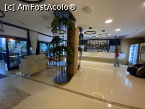[P21] Hotel Tomis din Mamaia. Zona moderna, placuta, aerisita de la parterul hotelului. » foto by Floria
 - 
<span class="allrVoted glyphicon glyphicon-heart hidden" id="av1306245"></span>
<a class="m-l-10 hidden" id="sv1306245" onclick="voting_Foto_DelVot(,1306245,2689)" role="button">șterge vot <span class="glyphicon glyphicon-remove"></span></a>
<a id="v91306245" class=" c-red"  onclick="voting_Foto_SetVot(1306245)" role="button"><span class="glyphicon glyphicon-heart-empty"></span> <b>LIKE</b> = Votează poza</a> <img class="hidden"  id="f1306245W9" src="/imagini/loader.gif" border="0" /><span class="AjErrMes hidden" id="e1306245ErM"></span>