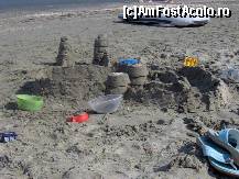 [P19] Un castel de nisip făcut de noi. » foto by adigogu
 - 
<span class="allrVoted glyphicon glyphicon-heart hidden" id="av105397"></span>
<a class="m-l-10 hidden" id="sv105397" onclick="voting_Foto_DelVot(,105397,2691)" role="button">șterge vot <span class="glyphicon glyphicon-remove"></span></a>
<a id="v9105397" class=" c-red"  onclick="voting_Foto_SetVot(105397)" role="button"><span class="glyphicon glyphicon-heart-empty"></span> <b>LIKE</b> = Votează poza</a> <img class="hidden"  id="f105397W9" src="/imagini/loader.gif" border="0" /><span class="AjErrMes hidden" id="e105397ErM"></span>