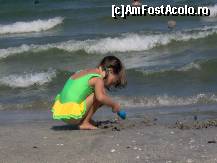 [P21] Nepoata mea pe plaja de la Mamaia. » foto by adigogu
 - 
<span class="allrVoted glyphicon glyphicon-heart hidden" id="av105399"></span>
<a class="m-l-10 hidden" id="sv105399" onclick="voting_Foto_DelVot(,105399,2691)" role="button">șterge vot <span class="glyphicon glyphicon-remove"></span></a>
<a id="v9105399" class=" c-red"  onclick="voting_Foto_SetVot(105399)" role="button"><span class="glyphicon glyphicon-heart-empty"></span> <b>LIKE</b> = Votează poza</a> <img class="hidden"  id="f105399W9" src="/imagini/loader.gif" border="0" /><span class="AjErrMes hidden" id="e105399ErM"></span>