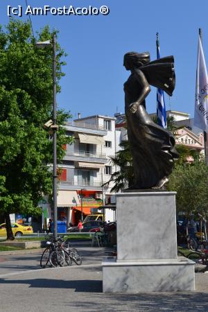 [P47] Statuie intr-un parc in orasul Katerini » foto by AZE
 - 
<span class="allrVoted glyphicon glyphicon-heart hidden" id="av731982"></span>
<a class="m-l-10 hidden" id="sv731982" onclick="voting_Foto_DelVot(,731982,2696)" role="button">șterge vot <span class="glyphicon glyphicon-remove"></span></a>
<a id="v9731982" class=" c-red"  onclick="voting_Foto_SetVot(731982)" role="button"><span class="glyphicon glyphicon-heart-empty"></span> <b>LIKE</b> = Votează poza</a> <img class="hidden"  id="f731982W9" src="/imagini/loader.gif" border="0" /><span class="AjErrMes hidden" id="e731982ErM"></span>