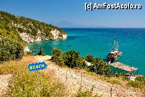 [P42] Xigia beach. O plaja deosebita. Vasul piratilor, opreste pentru o balaceala pe timpul croazierei in jurul insulei. Vasul Delphini, nu opreste aici.  » foto by Vlahos2003
 - 
<span class="allrVoted glyphicon glyphicon-heart hidden" id="av434873"></span>
<a class="m-l-10 hidden" id="sv434873" onclick="voting_Foto_DelVot(,434873,2710)" role="button">șterge vot <span class="glyphicon glyphicon-remove"></span></a>
<a id="v9434873" class=" c-red"  onclick="voting_Foto_SetVot(434873)" role="button"><span class="glyphicon glyphicon-heart-empty"></span> <b>LIKE</b> = Votează poza</a> <img class="hidden"  id="f434873W9" src="/imagini/loader.gif" border="0" /><span class="AjErrMes hidden" id="e434873ErM"></span>