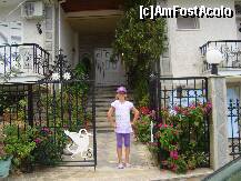 [P18] ANDREEA LA INTRAREA IN VILA 'MARY' . UN LOC LINISTIT , CURAT , PLACUT , UNDE CU SIGURANTA CONCEDIUL TAU NU VA FI RATAT . » foto by LUPU CRISTIANA
 - 
<span class="allrVoted glyphicon glyphicon-heart hidden" id="av210944"></span>
<a class="m-l-10 hidden" id="sv210944" onclick="voting_Foto_DelVot(,210944,2731)" role="button">șterge vot <span class="glyphicon glyphicon-remove"></span></a>
<a id="v9210944" class=" c-red"  onclick="voting_Foto_SetVot(210944)" role="button"><span class="glyphicon glyphicon-heart-empty"></span> <b>LIKE</b> = Votează poza</a> <img class="hidden"  id="f210944W9" src="/imagini/loader.gif" border="0" /><span class="AjErrMes hidden" id="e210944ErM"></span>