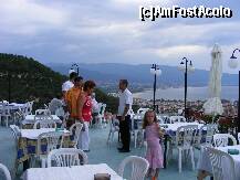 [P09] Septembrie 2007 pe terasa restaurantului Agnanti - Stavros de unde panorama localitatii este ceva de vis . Mergeti acolo daca aveti ocazia macar o data . Va veti indragosti de acest loc si va veti dori sa reveniti cu siguranta . » foto by LUPU CRISTIANA
 - 
<span class="allrVoted glyphicon glyphicon-heart hidden" id="av210932"></span>
<a class="m-l-10 hidden" id="sv210932" onclick="voting_Foto_DelVot(,210932,2731)" role="button">șterge vot <span class="glyphicon glyphicon-remove"></span></a>
<a id="v9210932" class=" c-red"  onclick="voting_Foto_SetVot(210932)" role="button"><span class="glyphicon glyphicon-heart-empty"></span> <b>LIKE</b> = Votează poza</a> <img class="hidden"  id="f210932W9" src="/imagini/loader.gif" border="0" /><span class="AjErrMes hidden" id="e210932ErM"></span>