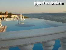 [P03] Piscina de pe deal » foto by PeterCook
 - 
<span class="allrVoted glyphicon glyphicon-heart hidden" id="av215238"></span>
<a class="m-l-10 hidden" id="sv215238" onclick="voting_Foto_DelVot(,215238,2733)" role="button">șterge vot <span class="glyphicon glyphicon-remove"></span></a>
<a id="v9215238" class=" c-red"  onclick="voting_Foto_SetVot(215238)" role="button"><span class="glyphicon glyphicon-heart-empty"></span> <b>LIKE</b> = Votează poza</a> <img class="hidden"  id="f215238W9" src="/imagini/loader.gif" border="0" /><span class="AjErrMes hidden" id="e215238ErM"></span>