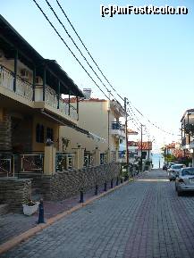 [P02] Hotel Sun e pe stanga, in fata, la cativa pasi, e marea :) » foto by Nefertiti
 - 
<span class="allrVoted glyphicon glyphicon-heart hidden" id="av326676"></span>
<a class="m-l-10 hidden" id="sv326676" onclick="voting_Foto_DelVot(,326676,2747)" role="button">șterge vot <span class="glyphicon glyphicon-remove"></span></a>
<a id="v9326676" class=" c-red"  onclick="voting_Foto_SetVot(326676)" role="button"><span class="glyphicon glyphicon-heart-empty"></span> <b>LIKE</b> = Votează poza</a> <img class="hidden"  id="f326676W9" src="/imagini/loader.gif" border="0" /><span class="AjErrMes hidden" id="e326676ErM"></span>