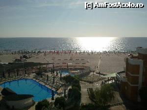 [P08] Marea... vedere de pe terasa; precum am spus piscina e a H. Savoy » foto by Dragos12
 - 
<span class="allrVoted glyphicon glyphicon-heart hidden" id="av361316"></span>
<a class="m-l-10 hidden" id="sv361316" onclick="voting_Foto_DelVot(,361316,2755)" role="button">șterge vot <span class="glyphicon glyphicon-remove"></span></a>
<a id="v9361316" class=" c-red"  onclick="voting_Foto_SetVot(361316)" role="button"><span class="glyphicon glyphicon-heart-empty"></span> <b>LIKE</b> = Votează poza</a> <img class="hidden"  id="f361316W9" src="/imagini/loader.gif" border="0" /><span class="AjErrMes hidden" id="e361316ErM"></span>