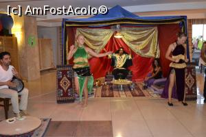 [P16] Seara turceasca. Fetele aveau costumul peste pantaloni scurti si erau crunt de plictisite » foto by Roxelly
 - 
<span class="allrVoted glyphicon glyphicon-heart hidden" id="av725033"></span>
<a class="m-l-10 hidden" id="sv725033" onclick="voting_Foto_DelVot(,725033,2760)" role="button">șterge vot <span class="glyphicon glyphicon-remove"></span></a>
<a id="v9725033" class=" c-red"  onclick="voting_Foto_SetVot(725033)" role="button"><span class="glyphicon glyphicon-heart-empty"></span> <b>LIKE</b> = Votează poza</a> <img class="hidden"  id="f725033W9" src="/imagini/loader.gif" border="0" /><span class="AjErrMes hidden" id="e725033ErM"></span>