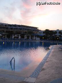 [P02] Piscina mare la ora inserarii » foto by rsimona
 - 
<span class="allrVoted glyphicon glyphicon-heart hidden" id="av208725"></span>
<a class="m-l-10 hidden" id="sv208725" onclick="voting_Foto_DelVot(,208725,2764)" role="button">șterge vot <span class="glyphicon glyphicon-remove"></span></a>
<a id="v9208725" class=" c-red"  onclick="voting_Foto_SetVot(208725)" role="button"><span class="glyphicon glyphicon-heart-empty"></span> <b>LIKE</b> = Votează poza</a> <img class="hidden"  id="f208725W9" src="/imagini/loader.gif" border="0" /><span class="AjErrMes hidden" id="e208725ErM"></span>