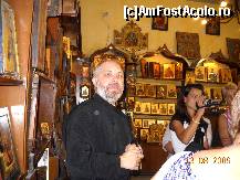 [P11] Most wanted. Il recunoaste cineva? <br />
[completare trimisa de userul adryana]: aceasta poza este de la atelierul de icoane aflat la poalele Meteora » foto by manuelawww
 - 
<span class="allrVoted glyphicon glyphicon-heart hidden" id="av87156"></span>
<a class="m-l-10 hidden" id="sv87156" onclick="voting_Foto_DelVot(,87156,2767)" role="button">șterge vot <span class="glyphicon glyphicon-remove"></span></a>
<a id="v987156" class=" c-red"  onclick="voting_Foto_SetVot(87156)" role="button"><span class="glyphicon glyphicon-heart-empty"></span> <b>LIKE</b> = Votează poza</a> <img class="hidden"  id="f87156W9" src="/imagini/loader.gif" border="0" /><span class="AjErrMes hidden" id="e87156ErM"></span>