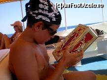 [P04] Cu vaporasul - Sharm El Sheikh.
Cutia pt bacsis. » foto by presario
 - 
<span class="allrVoted glyphicon glyphicon-heart hidden" id="av44845"></span>
<a class="m-l-10 hidden" id="sv44845" onclick="voting_Foto_DelVot(,44845,2768)" role="button">șterge vot <span class="glyphicon glyphicon-remove"></span></a>
<a id="v944845" class=" c-red"  onclick="voting_Foto_SetVot(44845)" role="button"><span class="glyphicon glyphicon-heart-empty"></span> <b>LIKE</b> = Votează poza</a> <img class="hidden"  id="f44845W9" src="/imagini/loader.gif" border="0" /><span class="AjErrMes hidden" id="e44845ErM"></span>
