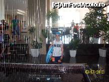 [P04] holul de la receptie (un fel de fintina arteziana cu tije de plastic transparente paina la etajul 6 si curgea apa pe ele.  » foto by nelu73
 - 
<span class="allrVoted glyphicon glyphicon-heart hidden" id="av336894"></span>
<a class="m-l-10 hidden" id="sv336894" onclick="voting_Foto_DelVot(,336894,2770)" role="button">șterge vot <span class="glyphicon glyphicon-remove"></span></a>
<a id="v9336894" class=" c-red"  onclick="voting_Foto_SetVot(336894)" role="button"><span class="glyphicon glyphicon-heart-empty"></span> <b>LIKE</b> = Votează poza</a> <img class="hidden"  id="f336894W9" src="/imagini/loader.gif" border="0" /><span class="AjErrMes hidden" id="e336894ErM"></span>