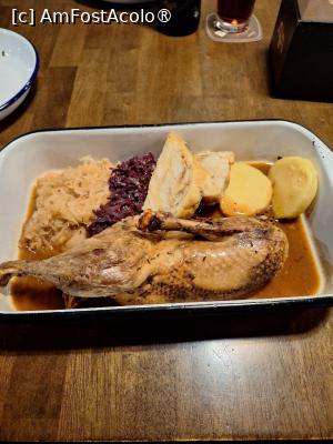[P12] Rata pe varza la Goethe House Beer » foto by cristian sava
 - 
<span class="allrVoted glyphicon glyphicon-heart hidden" id="av1409180"></span>
<a class="m-l-10 hidden" id="sv1409180" onclick="voting_Foto_DelVot(,1409180,2782)" role="button">șterge vot <span class="glyphicon glyphicon-remove"></span></a>
<a id="v91409180" class=" c-red"  onclick="voting_Foto_SetVot(1409180)" role="button"><span class="glyphicon glyphicon-heart-empty"></span> <b>LIKE</b> = Votează poza</a> <img class="hidden"  id="f1409180W9" src="/imagini/loader.gif" border="0" /><span class="AjErrMes hidden" id="e1409180ErM"></span>