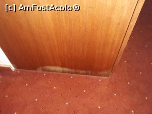 [P03] dulap afectat de umditatea de la apa scursa aiurea din dus » foto by popatanda
 - 
<span class="allrVoted glyphicon glyphicon-heart hidden" id="av992165"></span>
<a class="m-l-10 hidden" id="sv992165" onclick="voting_Foto_DelVot(,992165,2833)" role="button">șterge vot <span class="glyphicon glyphicon-remove"></span></a>
<a id="v9992165" class=" c-red"  onclick="voting_Foto_SetVot(992165)" role="button"><span class="glyphicon glyphicon-heart-empty"></span> <b>LIKE</b> = Votează poza</a> <img class="hidden"  id="f992165W9" src="/imagini/loader.gif" border="0" /><span class="AjErrMes hidden" id="e992165ErM"></span>