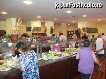 [P09] La restaurant la masa de salate » foto by troutpwi
 - 
<span class="allrVoted glyphicon glyphicon-heart hidden" id="av91268"></span>
<a class="m-l-10 hidden" id="sv91268" onclick="voting_Foto_DelVot(,91268,2846)" role="button">șterge vot <span class="glyphicon glyphicon-remove"></span></a>
<a id="v991268" class=" c-red"  onclick="voting_Foto_SetVot(91268)" role="button"><span class="glyphicon glyphicon-heart-empty"></span> <b>LIKE</b> = Votează poza</a> <img class="hidden"  id="f91268W9" src="/imagini/loader.gif" border="0" /><span class="AjErrMes hidden" id="e91268ErM"></span>