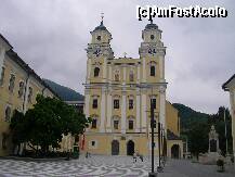 [P10] Mondsee: biserica Sf. Mihail, a doua ca marime din Austria, apare in filmul 'Sunetul muzicii' » foto by doina_c24
 - 
<span class="allrVoted glyphicon glyphicon-heart hidden" id="av208936"></span>
<a class="m-l-10 hidden" id="sv208936" onclick="voting_Foto_DelVot(,208936,2854)" role="button">șterge vot <span class="glyphicon glyphicon-remove"></span></a>
<a id="v9208936" class=" c-red"  onclick="voting_Foto_SetVot(208936)" role="button"><span class="glyphicon glyphicon-heart-empty"></span> <b>LIKE</b> = Votează poza</a> <img class="hidden"  id="f208936W9" src="/imagini/loader.gif" border="0" /><span class="AjErrMes hidden" id="e208936ErM"></span>