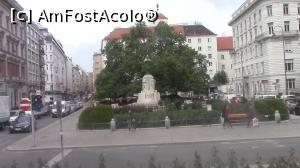 [P49] Monumentul lui Karl Lueger fost primar al Vienei in perioada 1897-1910, cunoscut pentru orientarile sale antisemite.  » foto by ovidiuyepi
 - 
<span class="allrVoted glyphicon glyphicon-heart hidden" id="av1158024"></span>
<a class="m-l-10 hidden" id="sv1158024" onclick="voting_Foto_DelVot(,1158024,2854)" role="button">șterge vot <span class="glyphicon glyphicon-remove"></span></a>
<a id="v91158024" class=" c-red"  onclick="voting_Foto_SetVot(1158024)" role="button"><span class="glyphicon glyphicon-heart-empty"></span> <b>LIKE</b> = Votează poza</a> <img class="hidden"  id="f1158024W9" src="/imagini/loader.gif" border="0" /><span class="AjErrMes hidden" id="e1158024ErM"></span>
