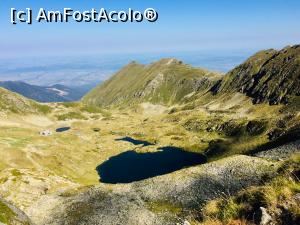 [P09] View din Saua Podragului.In vale lacurile glaciare si mica de tot,Cabana Podragu » foto by noi doi
 - 
<span class="allrVoted glyphicon glyphicon-heart hidden" id="av1184271"></span>
<a class="m-l-10 hidden" id="sv1184271" onclick="voting_Foto_DelVot(,1184271,2855)" role="button">șterge vot <span class="glyphicon glyphicon-remove"></span></a>
<a id="v91184271" class=" c-red"  onclick="voting_Foto_SetVot(1184271)" role="button"><span class="glyphicon glyphicon-heart-empty"></span> <b>LIKE</b> = Votează poza</a> <img class="hidden"  id="f1184271W9" src="/imagini/loader.gif" border="0" /><span class="AjErrMes hidden" id="e1184271ErM"></span>