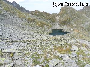 [P23] Traseu Balea lac - Vf. Moldoveanu / lacul Podul Giurgiului si traseul spre Moldoveanu in dreapta pe sub muntele Arpasu » foto by florentin_dobre
 - 
<span class="allrVoted glyphicon glyphicon-heart hidden" id="av356666"></span>
<a class="m-l-10 hidden" id="sv356666" onclick="voting_Foto_DelVot(,356666,2855)" role="button">șterge vot <span class="glyphicon glyphicon-remove"></span></a>
<a id="v9356666" class=" c-red"  onclick="voting_Foto_SetVot(356666)" role="button"><span class="glyphicon glyphicon-heart-empty"></span> <b>LIKE</b> = Votează poza</a> <img class="hidden"  id="f356666W9" src="/imagini/loader.gif" border="0" /><span class="AjErrMes hidden" id="e356666ErM"></span>