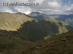 [P31] Coborâre spre Podul Giurgiului cu vedere la Moldoveanu » foto by Mika
 - 
<span class="allrVoted glyphicon glyphicon-heart hidden" id="av1185639"></span>
<a class="m-l-10 hidden" id="sv1185639" onclick="voting_Foto_DelVot(,1185639,2855)" role="button">șterge vot <span class="glyphicon glyphicon-remove"></span></a>
<a id="v91185639" class=" c-red"  onclick="voting_Foto_SetVot(1185639)" role="button"><span class="glyphicon glyphicon-heart-empty"></span> <b>LIKE</b> = Votează poza</a> <img class="hidden"  id="f1185639W9" src="/imagini/loader.gif" border="0" /><span class="AjErrMes hidden" id="e1185639ErM"></span>