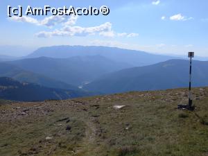 [P54] Suntem aproape de capătul turei. Se vede Lacul Pecineagu și Piatra Craiului » foto by Mika
 - 
<span class="allrVoted glyphicon glyphicon-heart hidden" id="av1327465"></span>
<a class="m-l-10 hidden" id="sv1327465" onclick="voting_Foto_DelVot(,1327465,2855)" role="button">șterge vot <span class="glyphicon glyphicon-remove"></span></a>
<a id="v91327465" class=" c-red"  onclick="voting_Foto_SetVot(1327465)" role="button"><span class="glyphicon glyphicon-heart-empty"></span> <b>LIKE</b> = Votează poza</a> <img class="hidden"  id="f1327465W9" src="/imagini/loader.gif" border="0" /><span class="AjErrMes hidden" id="e1327465ErM"></span>