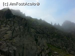 [P36] In Căldarea Pietroasă străjuită de cerestele zimțate unde se află partea traseului numită ”La trei pași de moarte”.  » foto by Mika
 - 
<span class="allrVoted glyphicon glyphicon-heart hidden" id="av892749"></span>
<a class="m-l-10 hidden" id="sv892749" onclick="voting_Foto_DelVot(,892749,2855)" role="button">șterge vot <span class="glyphicon glyphicon-remove"></span></a>
<a id="v9892749" class=" c-red"  onclick="voting_Foto_SetVot(892749)" role="button"><span class="glyphicon glyphicon-heart-empty"></span> <b>LIKE</b> = Votează poza</a> <img class="hidden"  id="f892749W9" src="/imagini/loader.gif" border="0" /><span class="AjErrMes hidden" id="e892749ErM"></span>