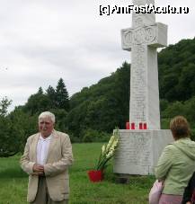 [P01] Ioan Gavrila Ogoranu la Sambata de sus in fata crucii ridicata in memoria celor cazuti in munti. » foto by Michi
 - 
<span class="allrVoted glyphicon glyphicon-heart hidden" id="av68062"></span>
<a class="m-l-10 hidden" id="sv68062" onclick="voting_Foto_DelVot(,68062,2855)" role="button">șterge vot <span class="glyphicon glyphicon-remove"></span></a>
<a id="v968062" class=" c-red"  onclick="voting_Foto_SetVot(68062)" role="button"><span class="glyphicon glyphicon-heart-empty"></span> <b>LIKE</b> = Votează poza</a> <img class="hidden"  id="f68062W9" src="/imagini/loader.gif" border="0" /><span class="AjErrMes hidden" id="e68062ErM"></span>