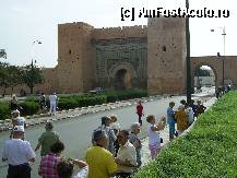 [P12] Meknes - Poarta Bab Mansour. Cu ochelari negri, ghidul nostru marocan. » foto by iulianic
 - 
<span class="allrVoted glyphicon glyphicon-heart hidden" id="av297261"></span>
<a class="m-l-10 hidden" id="sv297261" onclick="voting_Foto_DelVot(,297261,2870)" role="button">șterge vot <span class="glyphicon glyphicon-remove"></span></a>
<a id="v9297261" class=" c-red"  onclick="voting_Foto_SetVot(297261)" role="button"><span class="glyphicon glyphicon-heart-empty"></span> <b>LIKE</b> = Votează poza</a> <img class="hidden"  id="f297261W9" src="/imagini/loader.gif" border="0" /><span class="AjErrMes hidden" id="e297261ErM"></span>