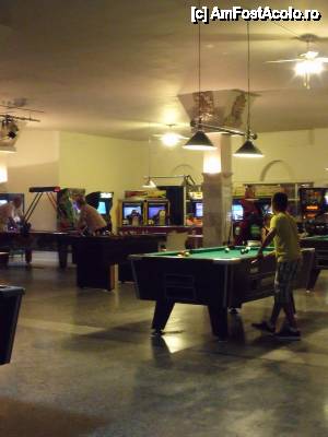 [P10] Sala de jocuri electronice » foto by monicutza
 - 
<span class="allrVoted glyphicon glyphicon-heart hidden" id="av441709"></span>
<a class="m-l-10 hidden" id="sv441709" onclick="voting_Foto_DelVot(,441709,2905)" role="button">șterge vot <span class="glyphicon glyphicon-remove"></span></a>
<a id="v9441709" class=" c-red"  onclick="voting_Foto_SetVot(441709)" role="button"><span class="glyphicon glyphicon-heart-empty"></span> <b>LIKE</b> = Votează poza</a> <img class="hidden"  id="f441709W9" src="/imagini/loader.gif" border="0" /><span class="AjErrMes hidden" id="e441709ErM"></span>