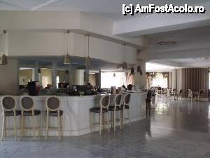 [P16] Barul de la receptie » foto by monicutza
 - 
<span class="allrVoted glyphicon glyphicon-heart hidden" id="av441715"></span>
<a class="m-l-10 hidden" id="sv441715" onclick="voting_Foto_DelVot(,441715,2905)" role="button">șterge vot <span class="glyphicon glyphicon-remove"></span></a>
<a id="v9441715" class=" c-red"  onclick="voting_Foto_SetVot(441715)" role="button"><span class="glyphicon glyphicon-heart-empty"></span> <b>LIKE</b> = Votează poza</a> <img class="hidden"  id="f441715W9" src="/imagini/loader.gif" border="0" /><span class="AjErrMes hidden" id="e441715ErM"></span>